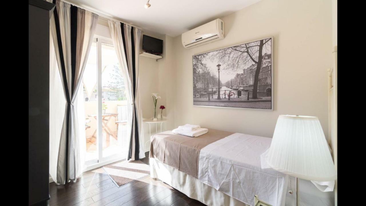 Kentia Rooms Málaga Extérieur photo